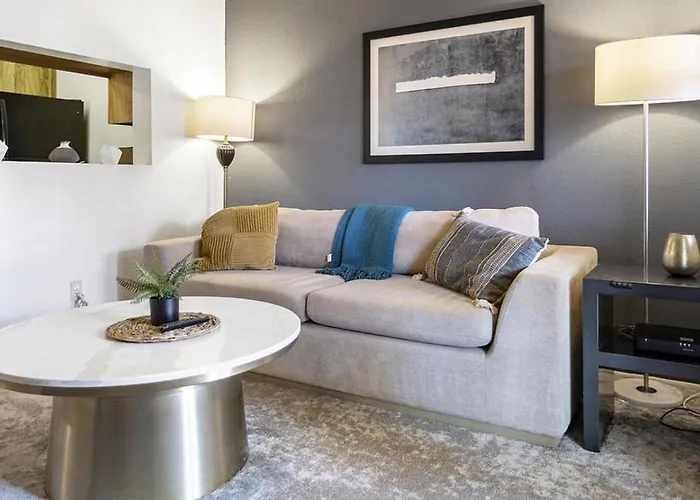 Landing Modern With Amazing Amenities Apartment